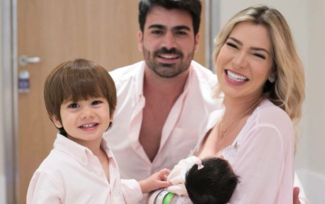 Adriana Sant'Anna celebra aniversário com foto em família