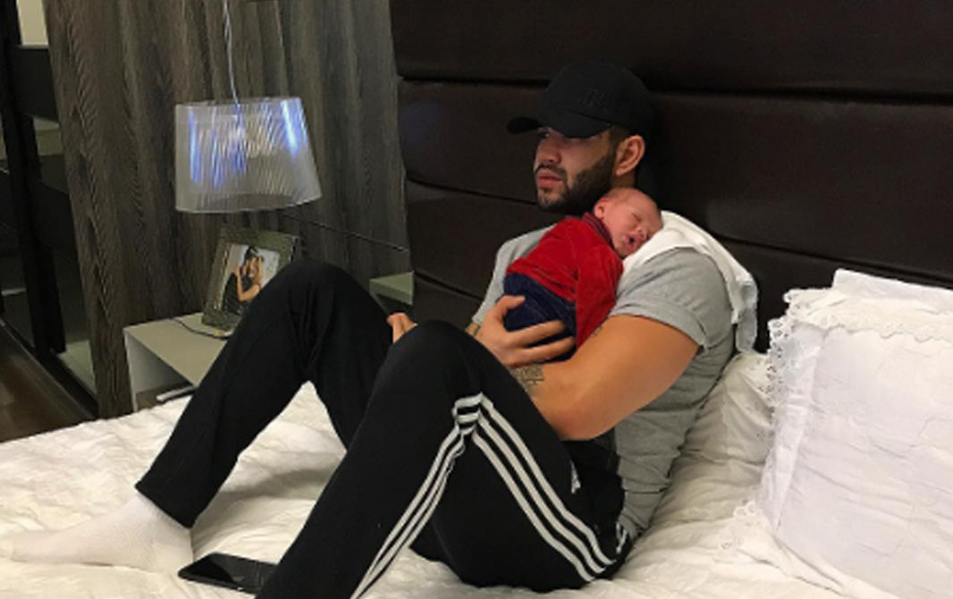 Gusttavo Lima toca para o filho, que tem uma linda reação