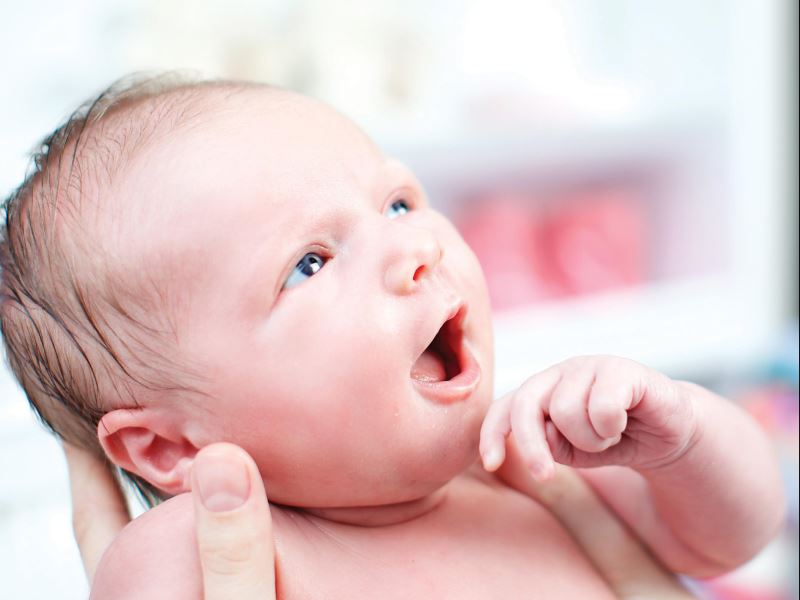 Bebê também pode ter catarata. Como identificar a doença?