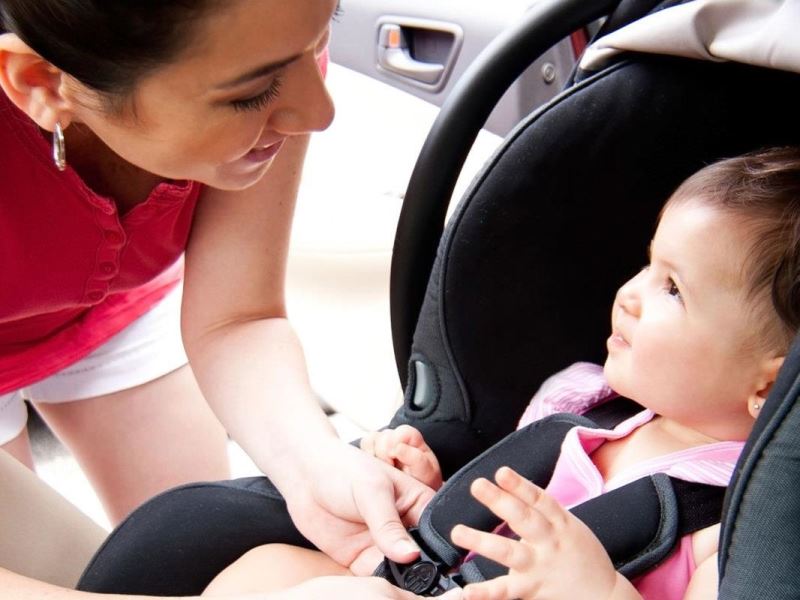 Como instalar a cadeirinha no carro de maneira segura?