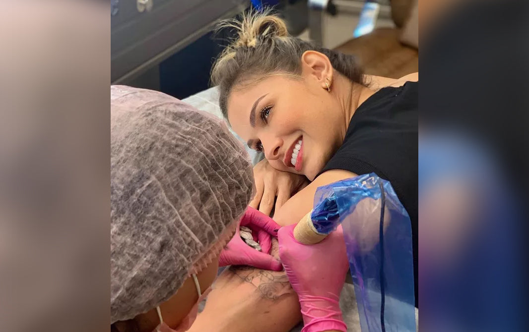 Andressa Suita faz tatuagem em homenagem aos filhos